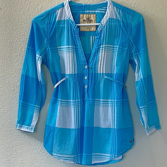 Hollister Tops - Women's Hollister Blue and White V- Neck Plaid Quarter Sleeves Blouse Size XS